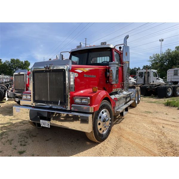 2019 WESTERN STAR 4900 EX Day Cab Truck