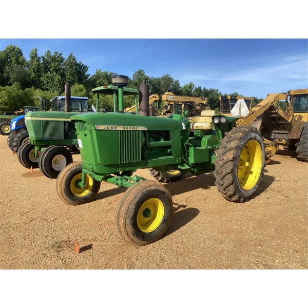 JOHN DEERE  Farm Tractor