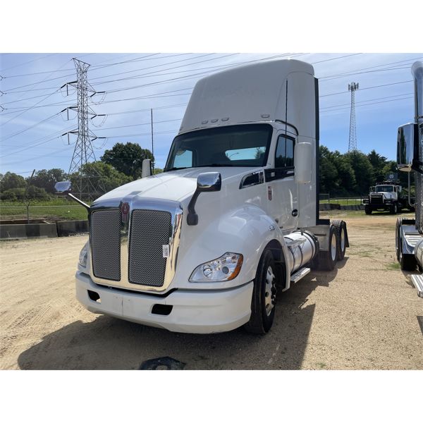 2021 KENWORTH T680 Day Cab Truck