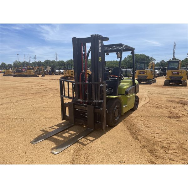 CLARK C40L Forklift - Mast