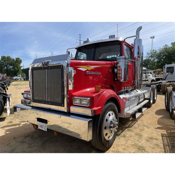 2019 WESTERN STAR 4900 EX Day Cab Truck