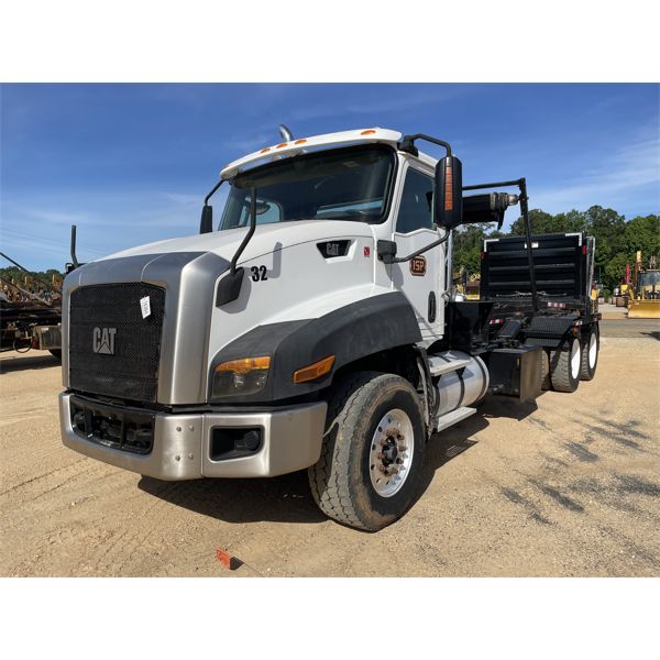 2014 CAT CT660 Roll Off Truck
