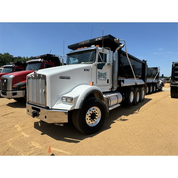 2019 KENWORTH T800 Dump Truck