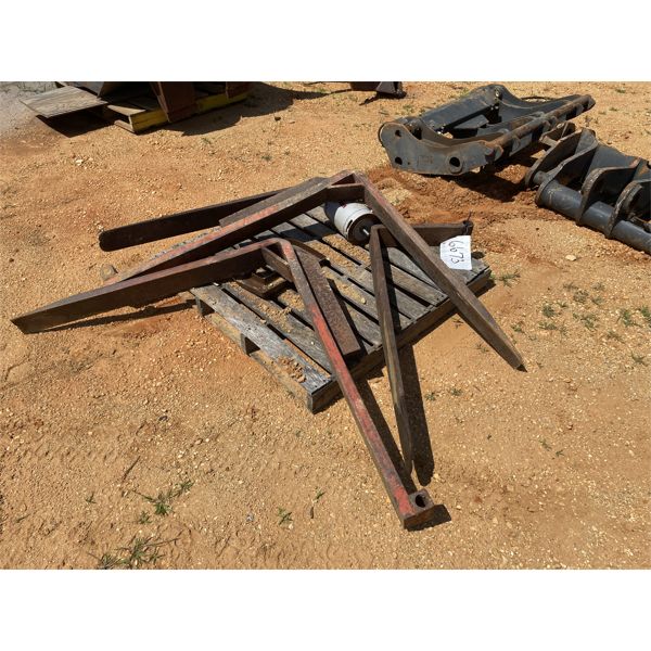 (2) SETS OF FORKS & ELECTRIC MOTOR