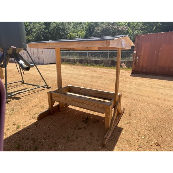 COVERED FEED TROUGH