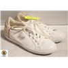 Image 1 : SIZE 8 CREAM SHOES - NEW