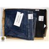 Image 1 : 2 PR LADIES SIZE 22W PLUS JEANS