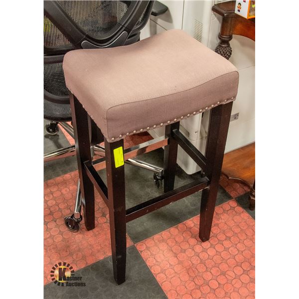 BAR STOOL