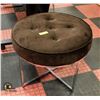 Image 1 : BROWN OTTOMAN/STOOL