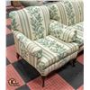 Image 3 : VINTAGE COUCH AND CHAIR