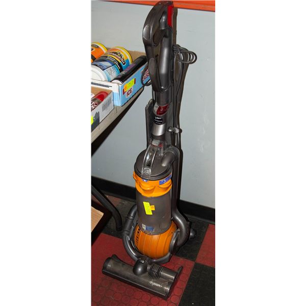 DC29 DYSON VACUUM ORANGE/GRAY IN COLOUR