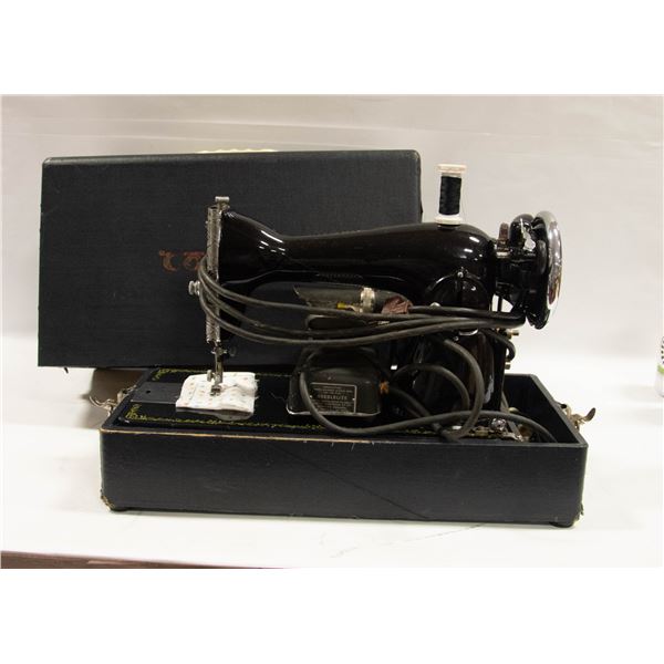 MCBRINE BAGGAGE SEWING MACHINE (WORKING)