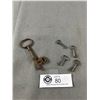 Image 1 : 4 Miniature Antique Skeleton Keys & Nice Late 1800's Skeleton Key