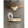 Image 1 : A Vintage Décor Lot of an Old Mirror + A Chuck Wagon Wallpiece (NO SHIPPING)