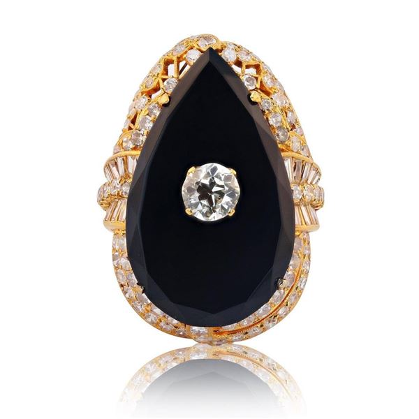0.90 ctw VS1 CLARITY CENTER Diamond and 7.00 ctw Onyx 14K Yellow Gold Ring (2.40