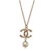 Image 5 : Chanel CC Dangle Pearl Pendant Gold-tone Necklace