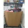 Image 1 : Skid of Clothing and Soft Household Goods