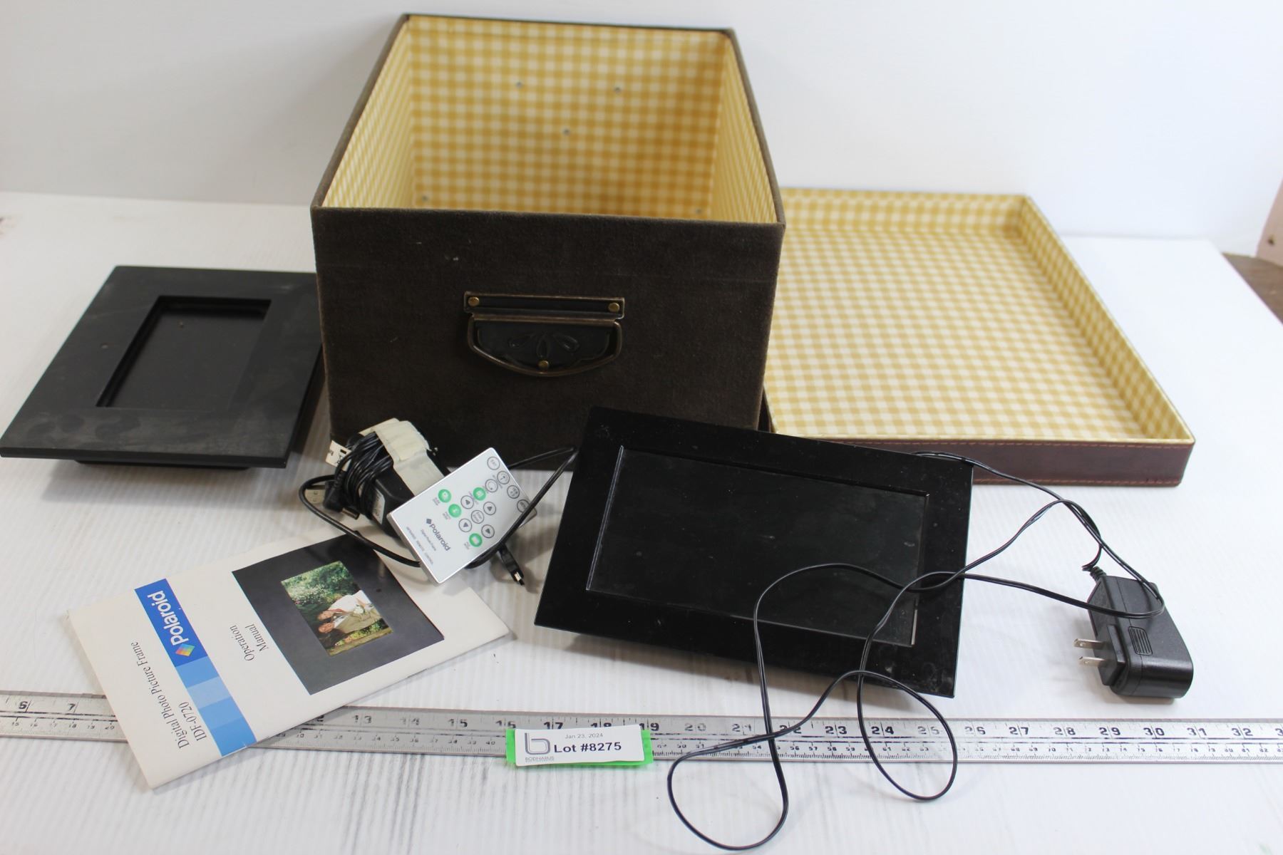 Digital Photo Frame Box Box, (2) Digital Photo Frames - Bodnarus Auctioneering