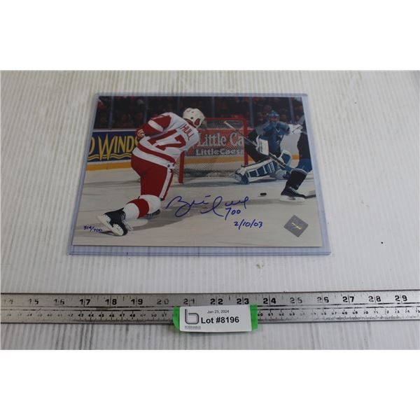 Brett Hull Signed Picture with Certificate of Authenticity - 10" x 8"