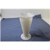 Image 4 : Hobnail Milk Glass Vase