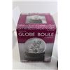 Image 4 : Christmas Snow Globe