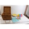 Image 1 : Picnic Basket with Picnic Dishware