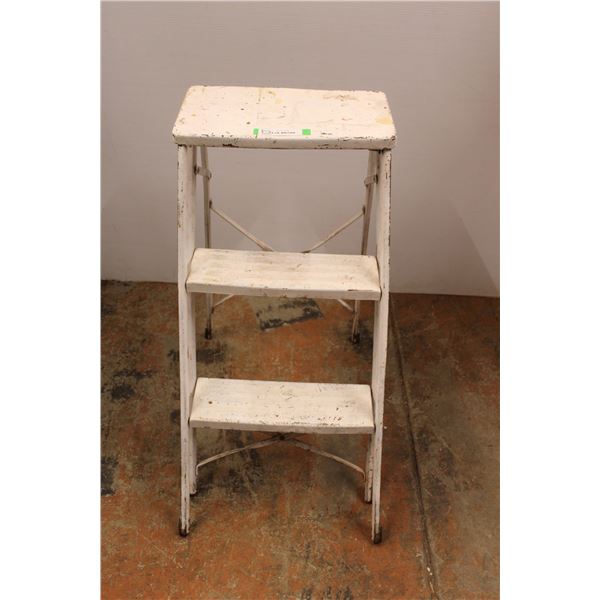 24" Folding Step Stool