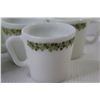 Image 3 : Set of 8 Pyrex Green Crazy Daisy Mugs