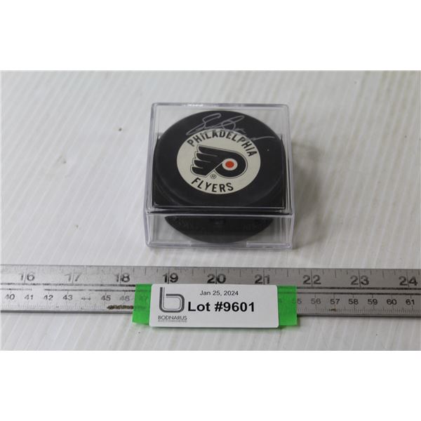 Eric Lindros - Philadelphia Flyers - Signed Puck in Case