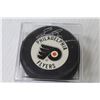 Image 3 : Eric Lindros - Philadelphia Flyers - Signed Puck in Case