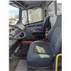 Image 7 : 2001 FREIGHTLINER FL60 FLAT DECK TRUCK