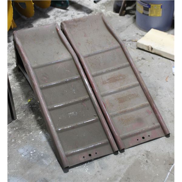 SET OF 2 METAL VEHICLE RAMPS