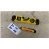 Image 1 : Dewalt Level & Voltage Tester 