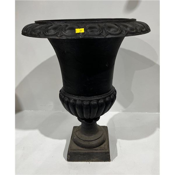 Large Metal Outdoor Plant Stand 24Hx18D