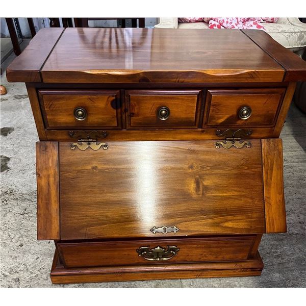 End Table/Storage with Flip Top made by Skylar-Peppler 26Wx21Dx22H