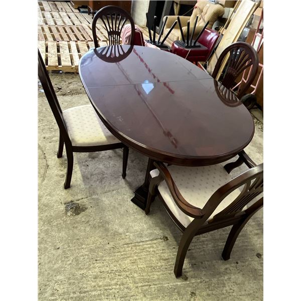 Oval Mahogany Table with 8 Chairs (2 arm chairs) 68Lx43Dx30H plus 2 15W leaves