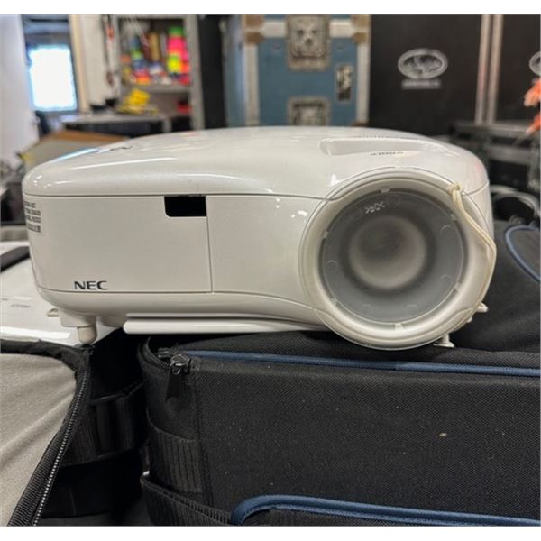 NEC LT280 Projector with brackets CONDITION VERY GOOD/ WORKS