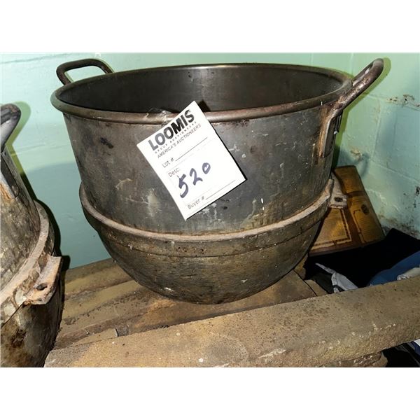 LOT #2 APPROX 30 QT FLOOR MXING KETTLES