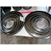 Image 1 : 2 SETS OF ROUND BAKING TRAYS