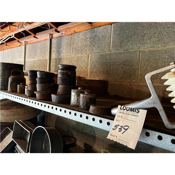 LOT WITH BAKEWEAR AND WEIGHTS FOR SCALE