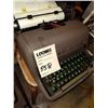 Image 2 : ROYAL MANUAL TYPEWRITER