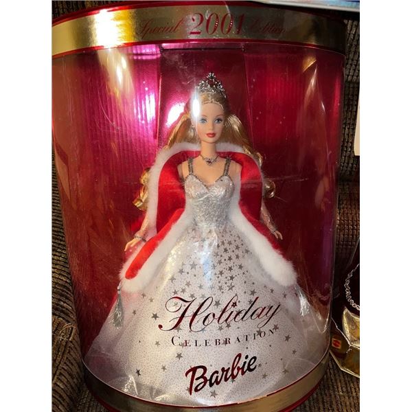 HAPPY HOLIDAYS BARBIE IN THE BOX
