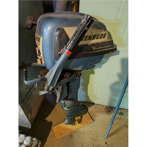 VINTAGE EVINRUDE BOAT MOTOR