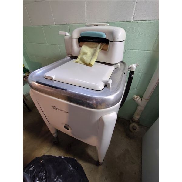 MAYTAG RINGER  WASHER(EXCELLENT CONDTION)