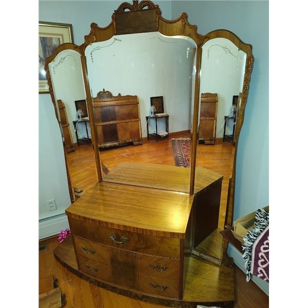 ANTIQUE BEDROOM SUITE