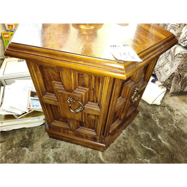OCTOGAN  END TABLE