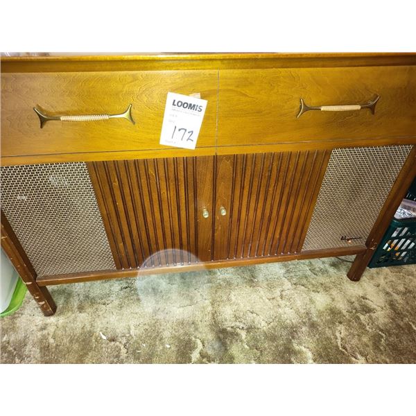 VINTAGE  CONSOLE MAGNAVOX AM/FM W/RECORDS