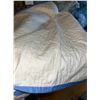 Image 2 : NEW HAND MADE QUILT