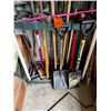 Image 3 : ASS/T GARDEN TOOLS W/STAND