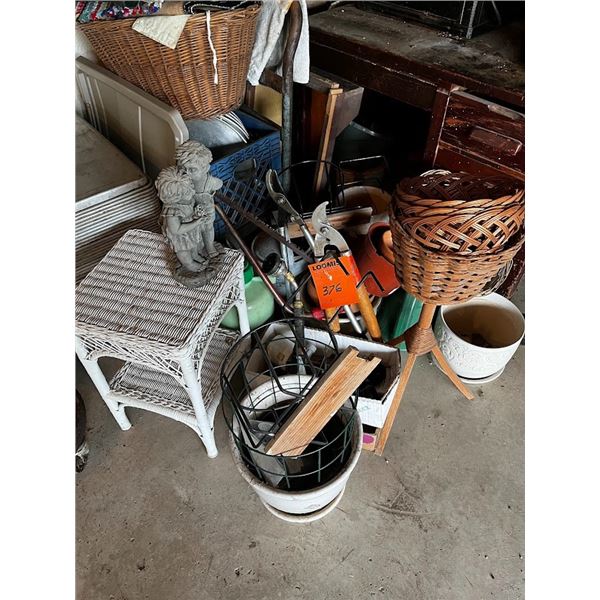 LARGE AMOUNT OF LAWN AND GARDEN ITEMS
